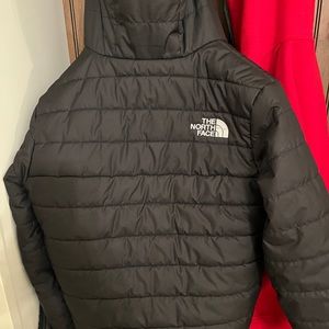 North Face jacket black in color size boys 8